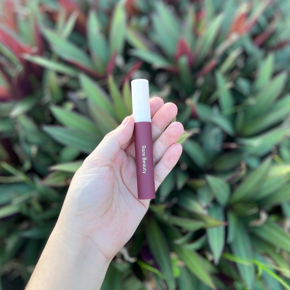 NWOT Rare Beauty Matte Lip Soufflé • Strengthen